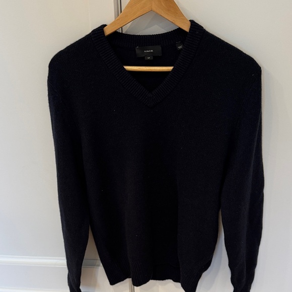 Vince Men's Classic cashmere Navy V-Neck Sweater